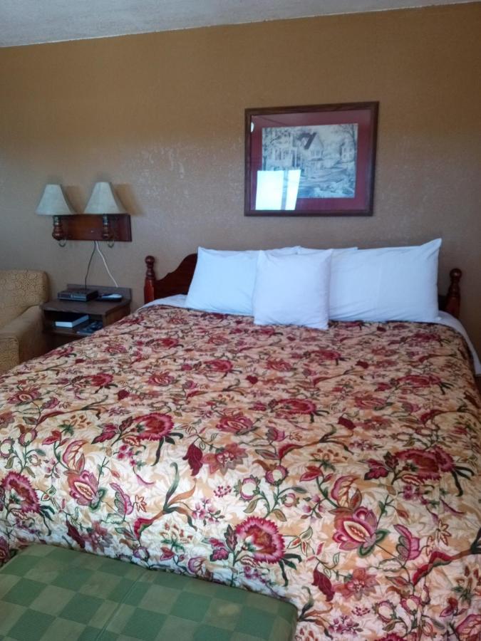 Riverview Motel Mammoth Spring Kültér fotó
